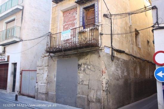 Inmosureste les ofrece casa en esquina con una superficie de 70 M2. de parcela. - ALICANTE