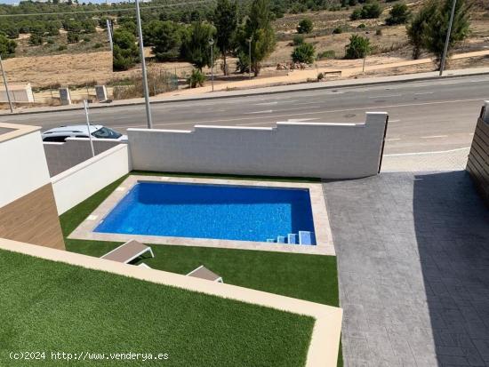 VILLAS DE OBRA NUEVA EN SAN MIGUEL DE SALINAS!!! - ALICANTE