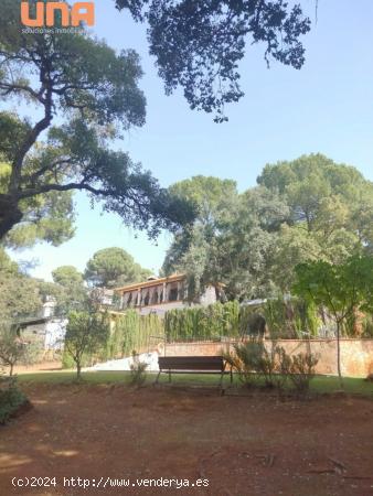 CHALET EN TRASIERRA EN PARCELA DE 1800 METROS (HIPOTECABLE) - CORDOBA