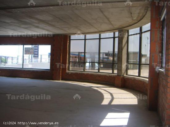 VENTA O ALQUILER DE 1.000 M2 DE LOCAL COMERCIAL EN POLÍGONO MONTALVO III. - SALAMANCA