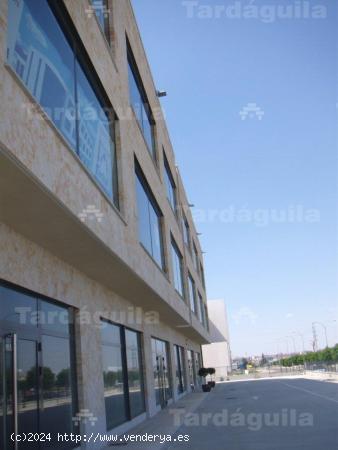 VENTA O ALQUILER DE 1.000 M2 DE LOCAL COMERCIAL EN POLÍGONO MONTALVO III. - SALAMANCA