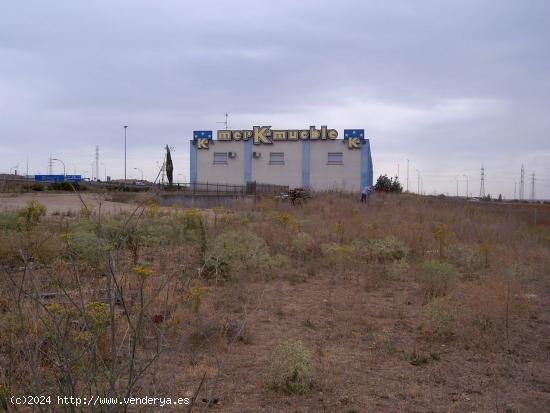 NAVE EN VENTA DE 3.000 M2 EN PARCELA DE 10.000 M2, ENTRE SALAMANCA Y VILLAMAYOR - SALAMANCA