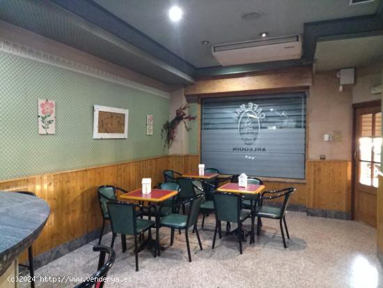 CAFETERIA EN FUNCIONAMIENTO CON TERRAZA EN VENTA - SALAMANCA