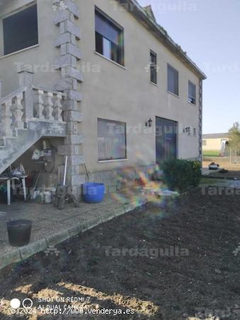 CHALET INDIVIDUAL CON PARCELA DE 1300 METROS EN PARADA DE ARRIBA - SALAMANCA