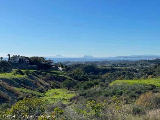 TERRENO URBANIZABLE DE  2.957M2 SITUADO EN LA MILLA DE ORO CON VISTAS AL MAR - MALAGA