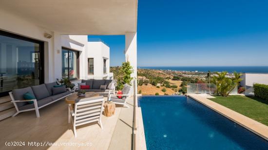 Marbella- Moderna Villa con vistas panorámicas al Mar, Gibraltar y Norte de Africa - MALAGA