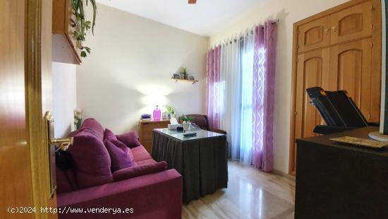 Precioso piso exterior con ascensor, patio privado con encanto, 2 dormitorios, 2 baños en la Ribera