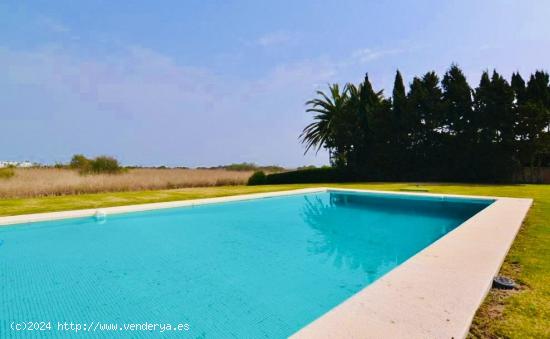 Villa con 2800m2 de parcela ubicada en K[amp ]Q - CADIZ