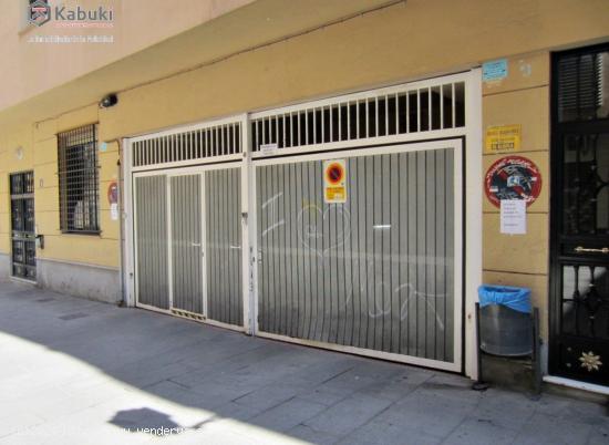 Amplia plaza de garaje en venta en Calle Seminario - GRANADA