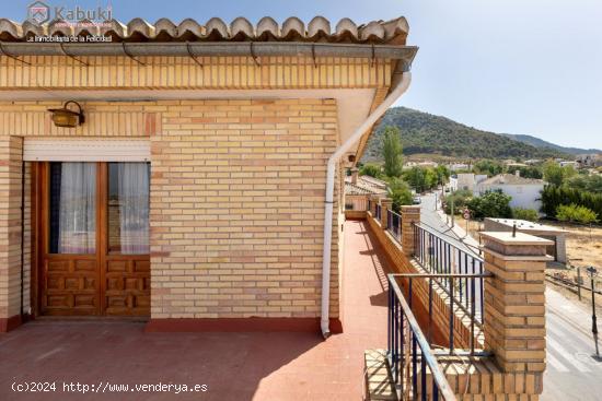 ¡MAGNÍFICA INVERSIÓN EN NIVAR! CASA CON 3 APARTAMENTOS Y PISCINA - GRANADA