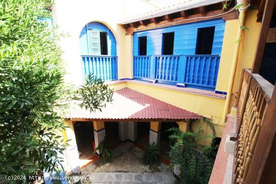 CASA EN CENTRO HISTORICO CON 18 HABITACIONES Y 8 BAÑOS. - CADIZ