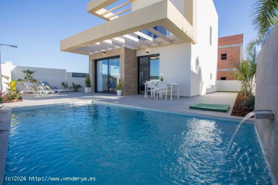 VILLAS DE OBRA NUEVA CON PISCINA PRIVADA UBICADAS EN LOS MONTESINOS, COSTA BLANCA. - ALICANTE