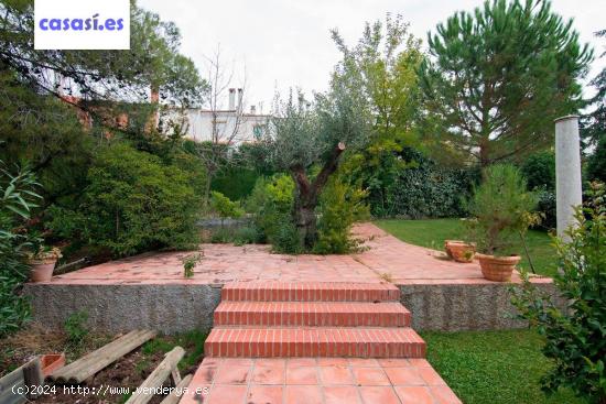 Chalet independiente junto a Campo de Futbol de Huetor Vega. - GRANADA