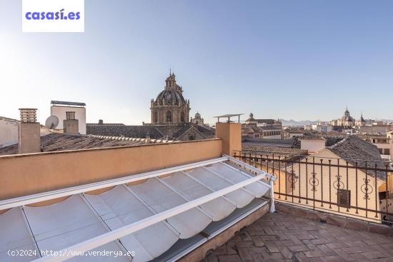 Ático dúplex en Plaza de la Encarnación - GRANADA