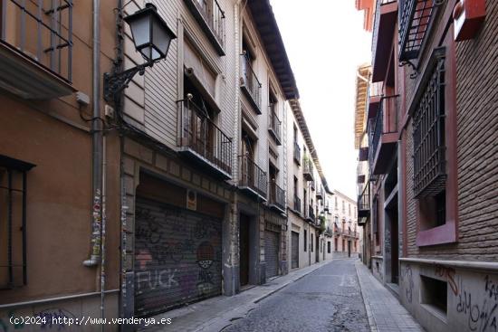 Calle Arriola junto San Juan de Dios - GRANADA