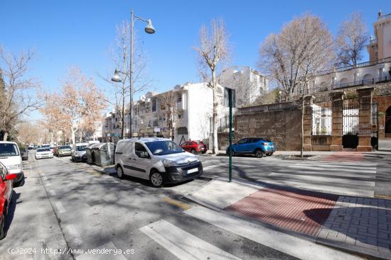 LOCAL EN AVENIDA DE CERVANTES - GRANADA