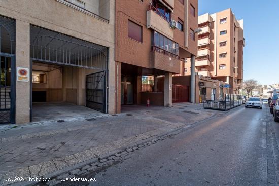 Plaza de aparcamiento en Palacio de Deportes - GRANADA