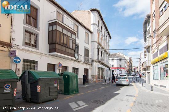 A5003J6. Escpecatcular Casa- Edficicio en el Centro de Baza - GRANADA