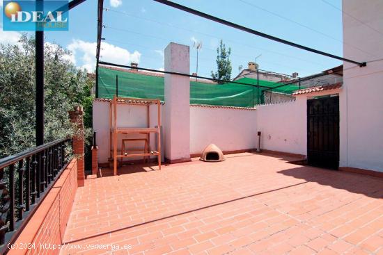 A5085J6. Compuesta por 3 plantas y una ultima con terraza solárium. Situada en una zona centrica - 