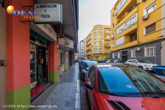 SE VENDE PEQUEÑO LOCAL, BARATO Y MUY CÉNTRICO JUNTO RECOGIDAS, IDEAL INVERSORES - GRANADA