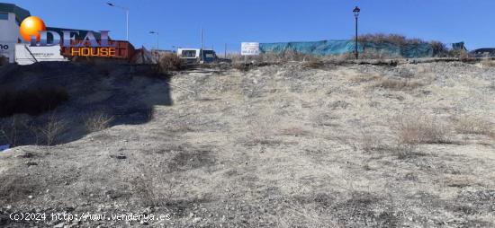 Inmejorable terreno con 2 frentes para la casa de tus sueños. - GRANADA