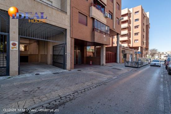 Plaza de aparcamiento en Palacio de Deportes - GRANADA