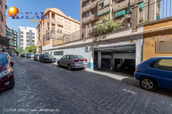 LOCAL COMERCIAL EN CALLE ABDERRAMÁN - GRANADA