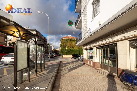 Localazo en esquina con mas de 30 de fachada. Avd de Dilar junto ambulatorio del Zaidín - GRANADA