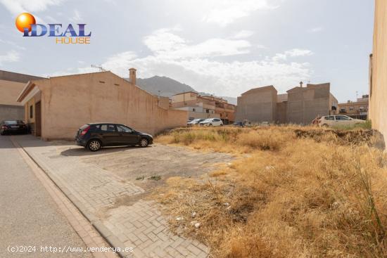 SOLAR URBANO EN DÚRCAL CENTRO DE SALUD - GRANADA