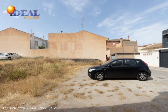 SOLAR URBANO EN DÚRCAL CENTRO DE SALUD - GRANADA