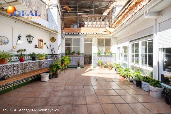 GRAN CASA CON ESTILO EN EL CENTRO DE DÚRCAL - GRANADA