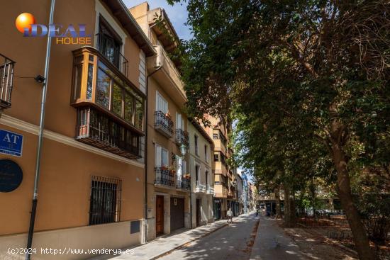 FANTASTICA CASA EN PLAZA DE LOS LOBOS - GRANADA