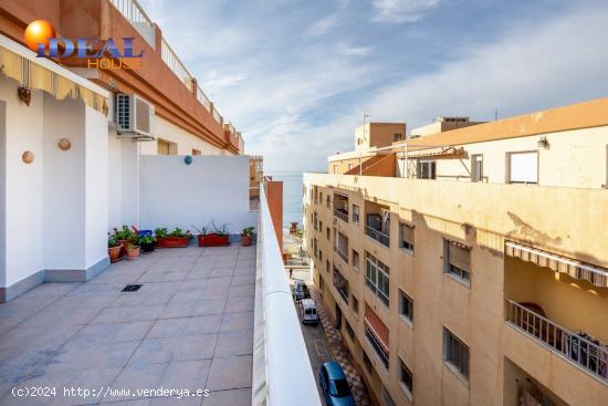 ESTUPENDO ATICO JUNTO AL MAR CON TERRAZA FANTASTICA - GRANADA