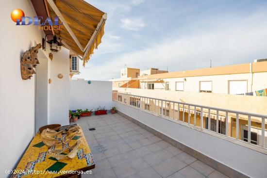 ESTUPENDO ATICO JUNTO AL MAR CON TERRAZA FANTASTICA - GRANADA