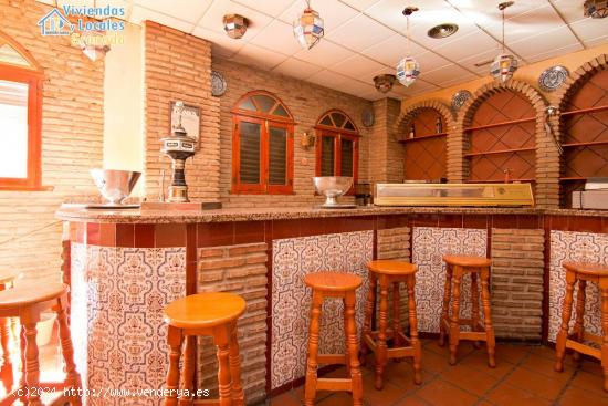 Local con licencia de bar con cocina. Granada centro - Arabial. Venta y alquiler opción a compra. -