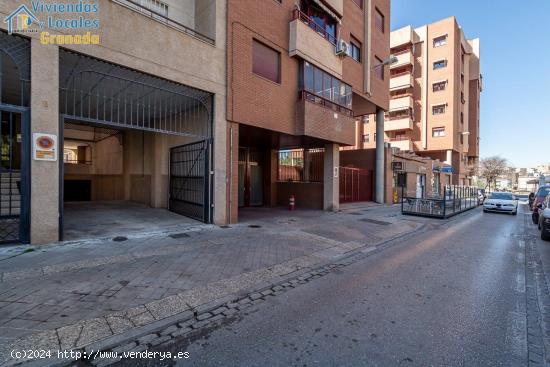 Plaza de aparcamiento en Palacio de Deportes - GRANADA