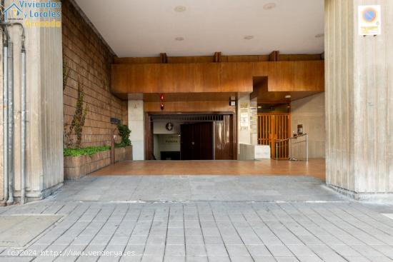 estupenda plaza de garaje en Avenida de la Constitución - GRANADA