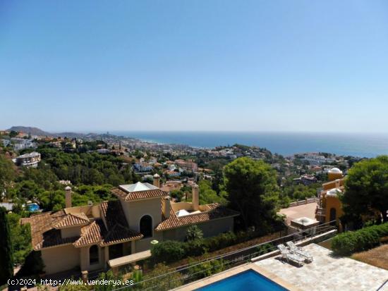 Chalet con vistas despejadas al mar en la mejor Urb. de Málaga - MALAGA