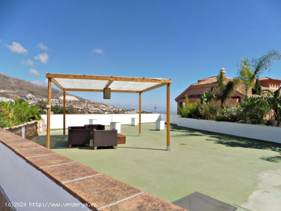 Chalet de 3 dormitorios con 2221m2 de parcela y vistas panorámicas - MALAGA