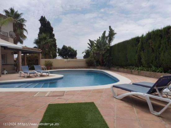 Villa de Lujo de 5 dormitorios en La Carihuela, Torremolinos - MALAGA