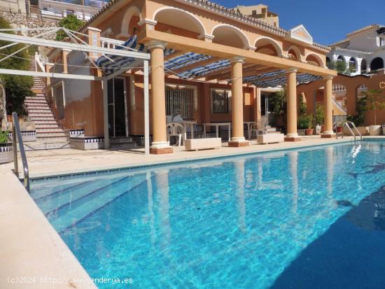 Villa grande con mucho potencial y vistas al mar zona Estupa Budista, Benalmádena - MALAGA