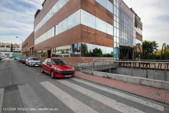 Espectacular edificio a las puertas de Granada , con un uso terciario , con 5 plantas. - GRANADA