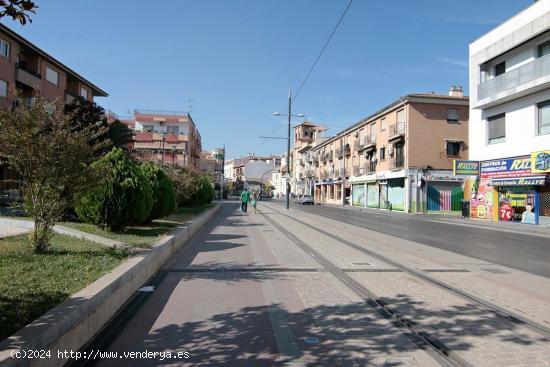 Local calle principal de Armilla,buena fachada y altura.Se vende sin arreglar,precio negociable. - G