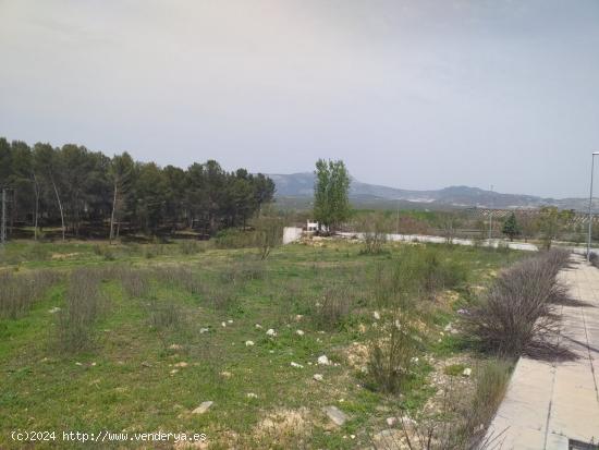 TERRENO INDUSTRIAL EN POLIGONO LACHAR - GRANADA