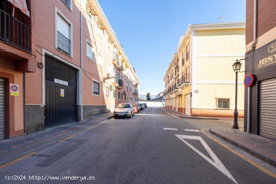 COCHERA EN ARMILLA PARA VARIOS VEHÍCULOS - GRANADA