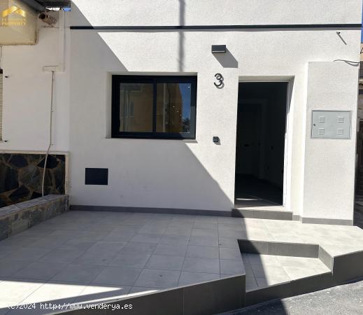 PRECIOSA CASA A ESTRENAR A 50m de la playa - ALMERIA