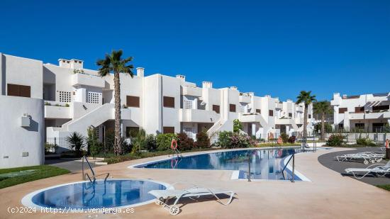 Fantástica vivienda en primera línea de playa con vistas al mar - ALMERIA