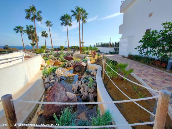 Fantástica vivienda en primera línea de playa con vistas al mar - ALMERIA