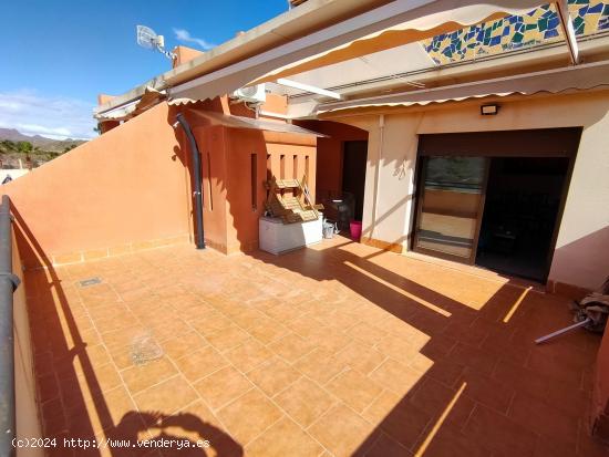 Fantástica vivienda con gran terraza y espectaculares vistas despejadas a la montaña - ALMERIA