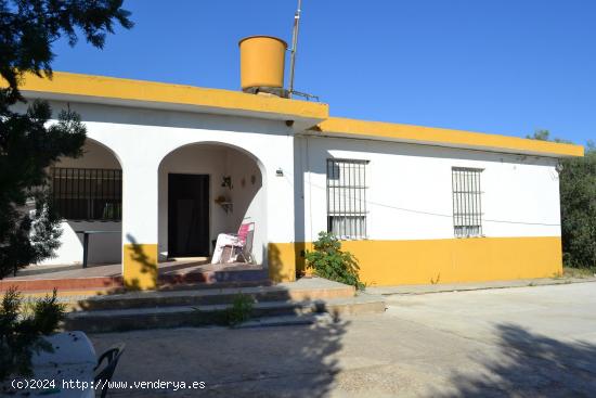 PARCELA URBANA CON CASA Y PISCINA EN URB. EL CORZO - SEVILLA